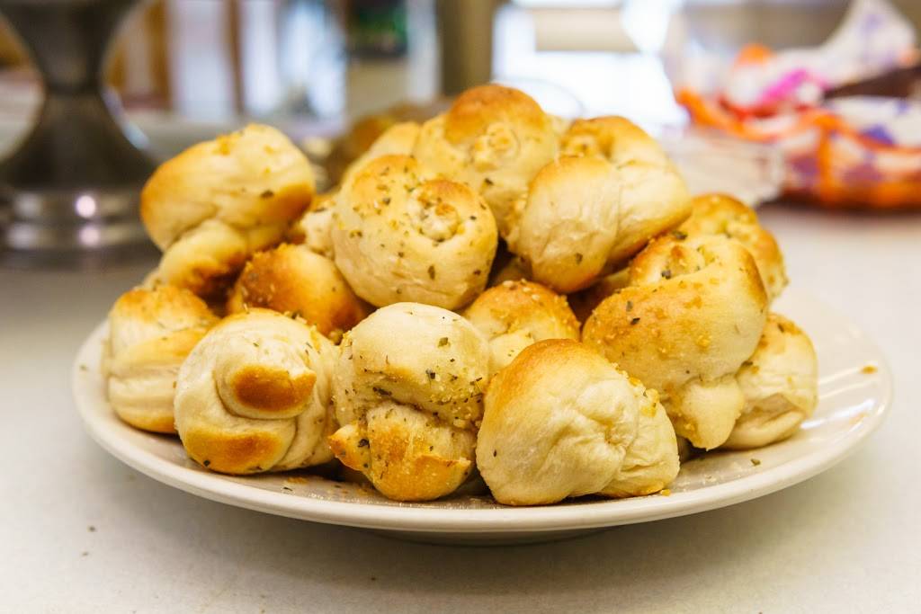 Nias Pizzeria | restaurant | 41 Kings Plaza, Oley, PA 19547, USA | 6109873676 OR +1 610-987-3676