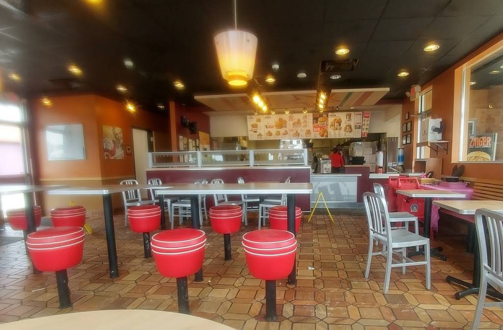 KFC | restaurant | 116 W McCauley Dr, Uhrichsville, OH 44683, USA | 7409224800 OR +1 740-922-4800
