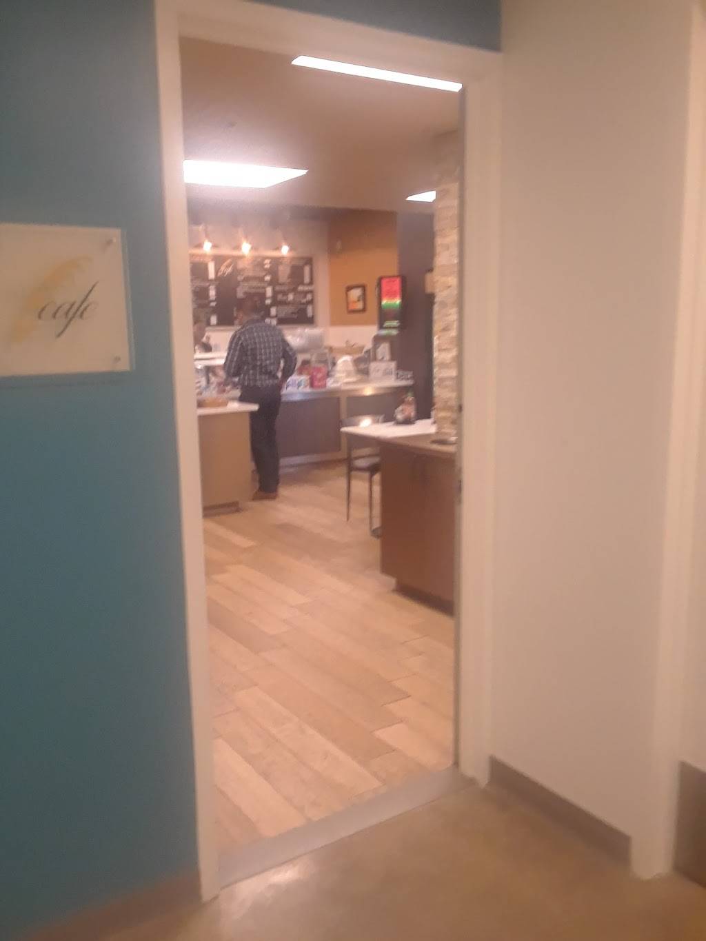 La Petite Cafe | restaurant | 660 Newport Center Dr, Newport Beach, CA 92660, USA | 9497200360 OR +1 949-720-0360