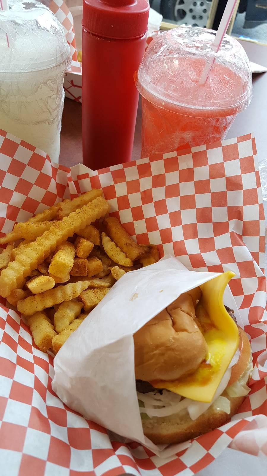 Big City Grill & Lemonade | restaurant | 23 E 38th St, Indianapolis, IN 46205, USA | 3172837000 OR +1 317-283-7000