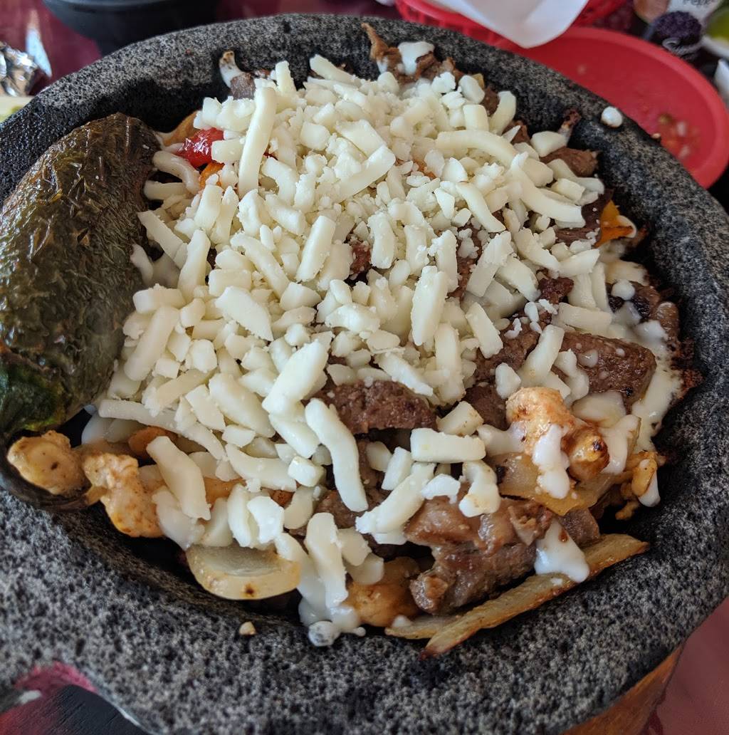 El Molcajete | restaurant | 1712 E 47th St S, Wichita, KS 67216, USA | 3167657392 OR +1 316-765-7392