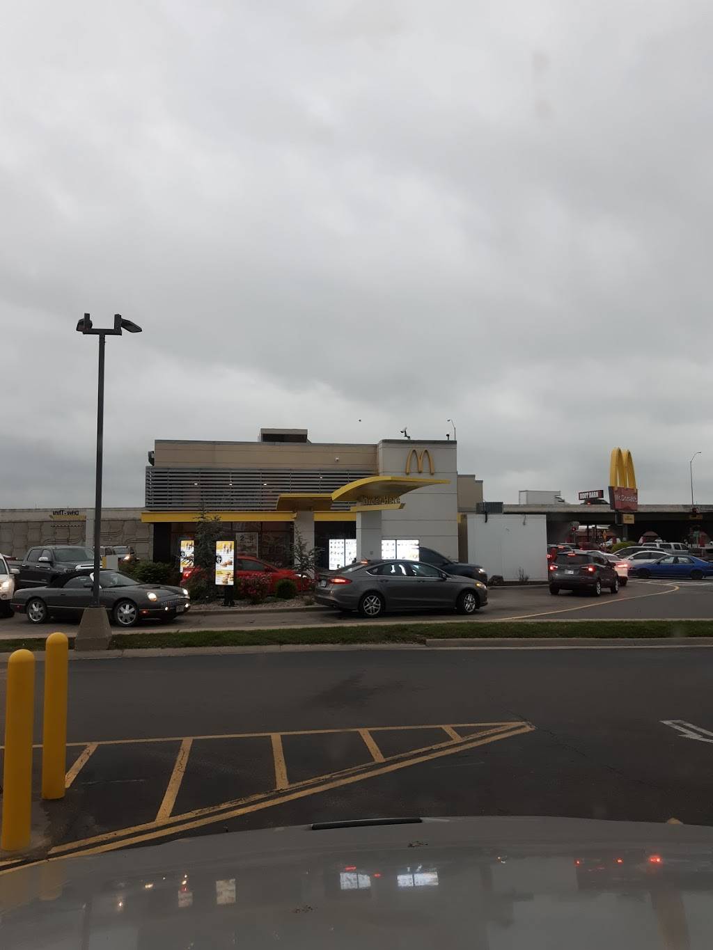 McDonalds | cafe | 6350 W Kellogg Dr, Wichita, KS 67209, USA | 3169422791 OR +1 316-942-2791