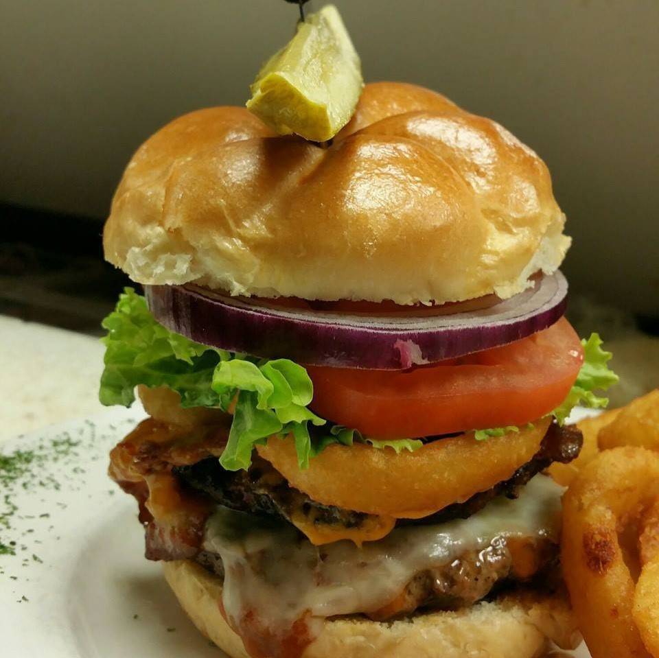 Twiggs Bar & Grill | restaurant | 1207 Essex County Rd 22, Emeryville, ON N0R 1C0, Canada | 5197278704 OR +1 519-727-8704