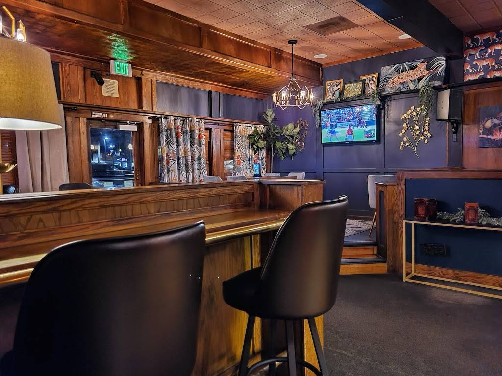 Renz Social House | restaurant | 654 E 1st St, Tustin, CA 92780, USA | 7146699818 OR +1 714-669-9818