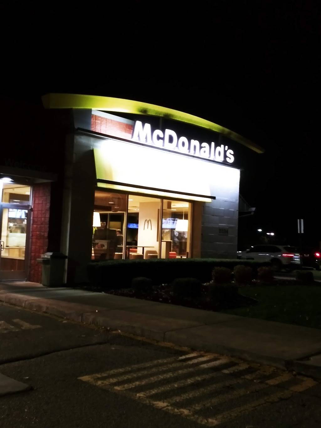 McDonalds | cafe | 2234 Orchard Lake Rd, Sylvan Lake, MI 48320, USA | 2486810002 OR +1 248-681-0002