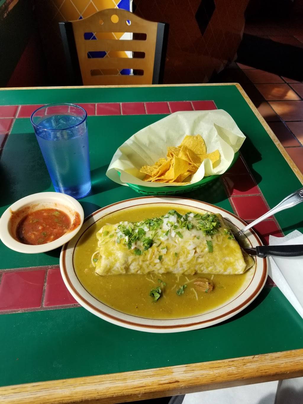 Tacos y Mariscos El Tiburon | restaurant | 1622 SW Roxbury St, Seattle, WA 98106, USA | 2065960827 OR +1 206-596-0827