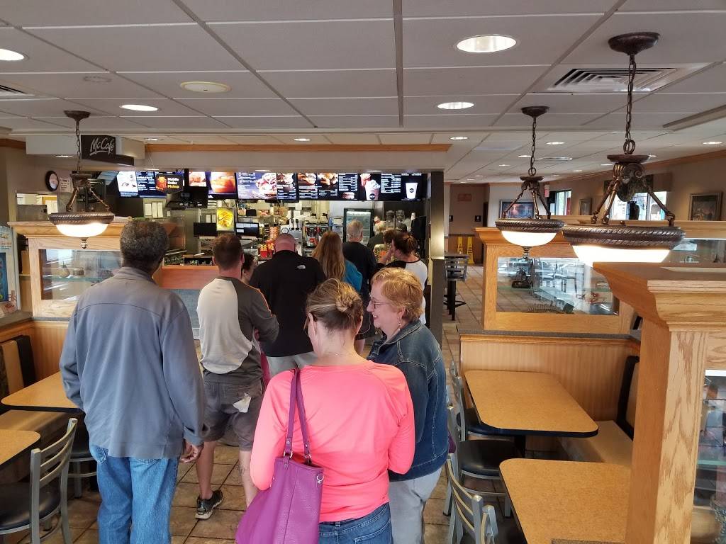 McDonalds | cafe | 45 State St, Beloit, WI 53511, USA | 6083623900 OR +1 608-362-3900