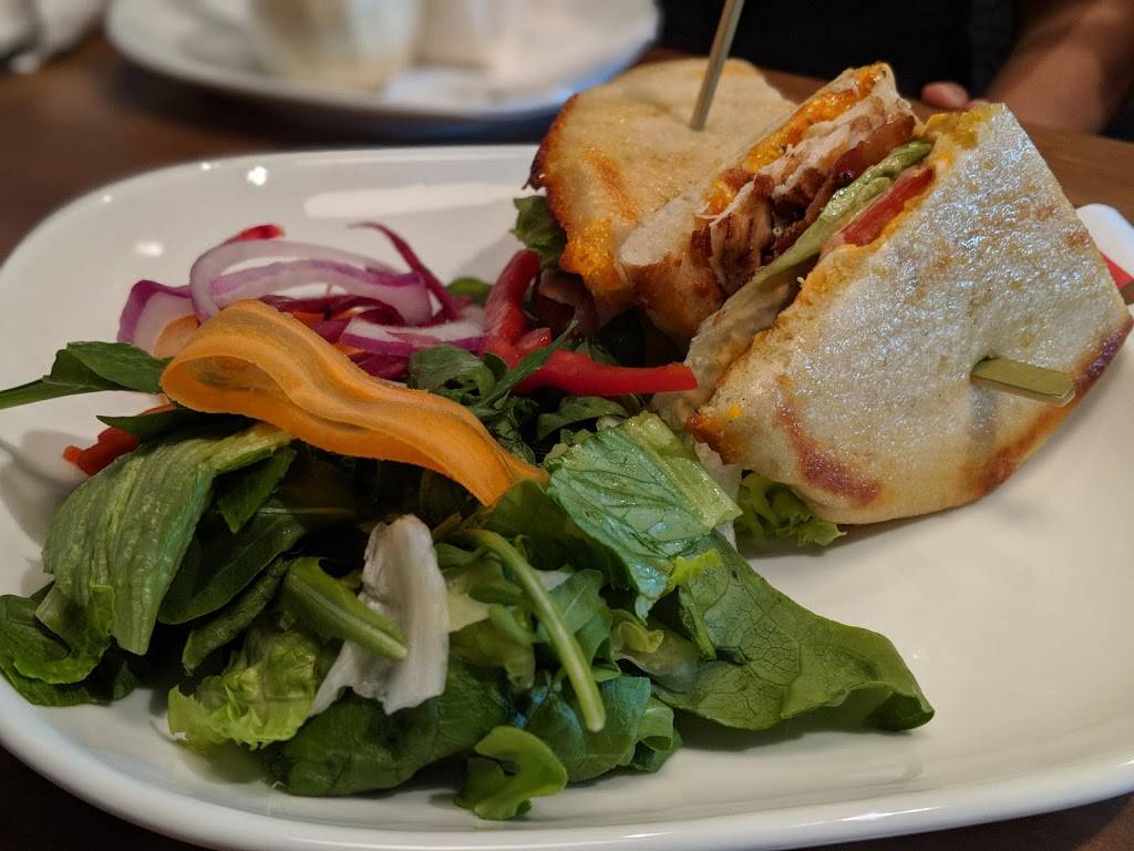 Boston Pizza | restaurant | 3884 Innes Rd, Orléans, ON K1W 1K9, Canada | 6135900881 OR +1 613-590-0881