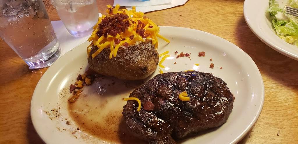 Texas Roadhouse | restaurant | 845 Wacker Dr, Dubuque, IA 52002, USA | 5635820760 OR +1 563-582-0760