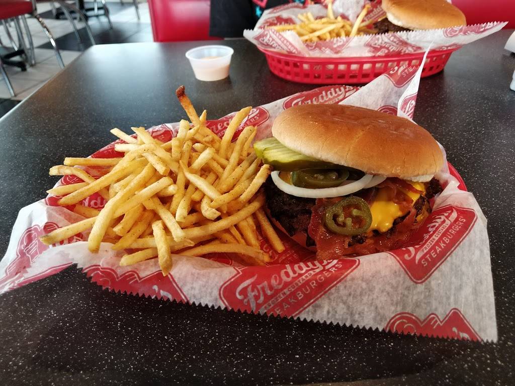 Freddys Frozen Custard & Steakburgers | restaurant | 131 Coors Blvd NW, Albuquerque, NM 87121, USA | 5058392946 OR +1 505-839-2946