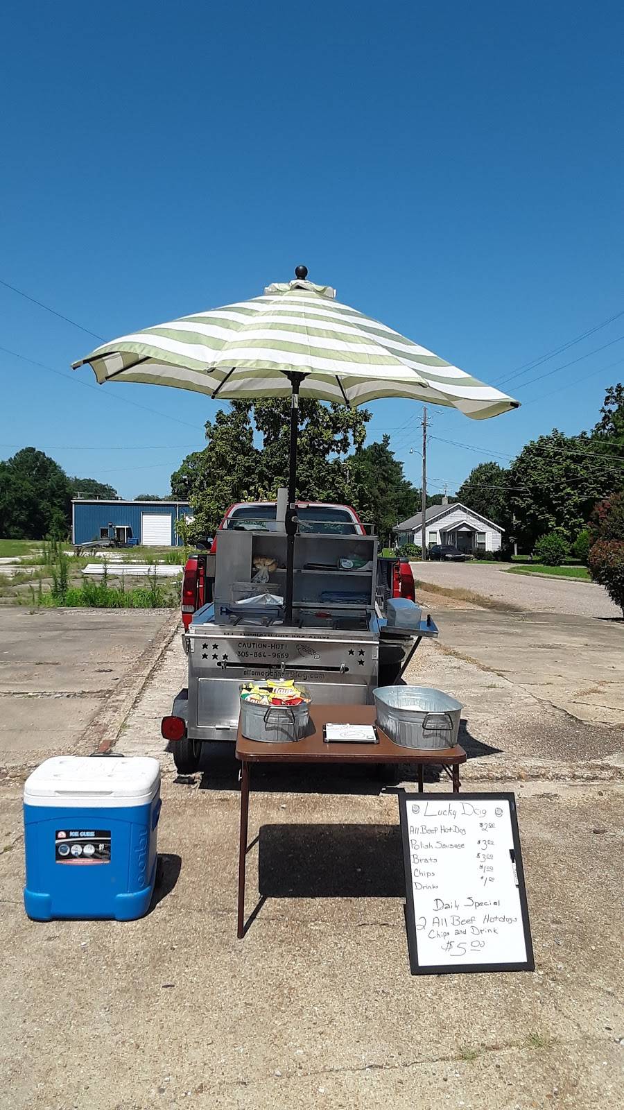 Lucky Dog | restaurant | 101 N Lindell St, Martin, TN 38237, USA | 7312232238 OR +1 731-223-2238