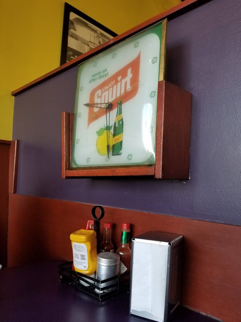 Red Mill Burgers | restaurant | 1613 W Dravus St, Seattle, WA 98119, USA | 2062846363 OR +1 206-284-6363