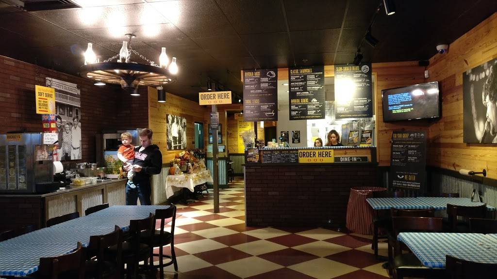 Dickeys Barbecue Pit | restaurant | 640 W Covell Blvd, Davis, CA 95616, USA | 5303410623 OR +1 530-341-0623