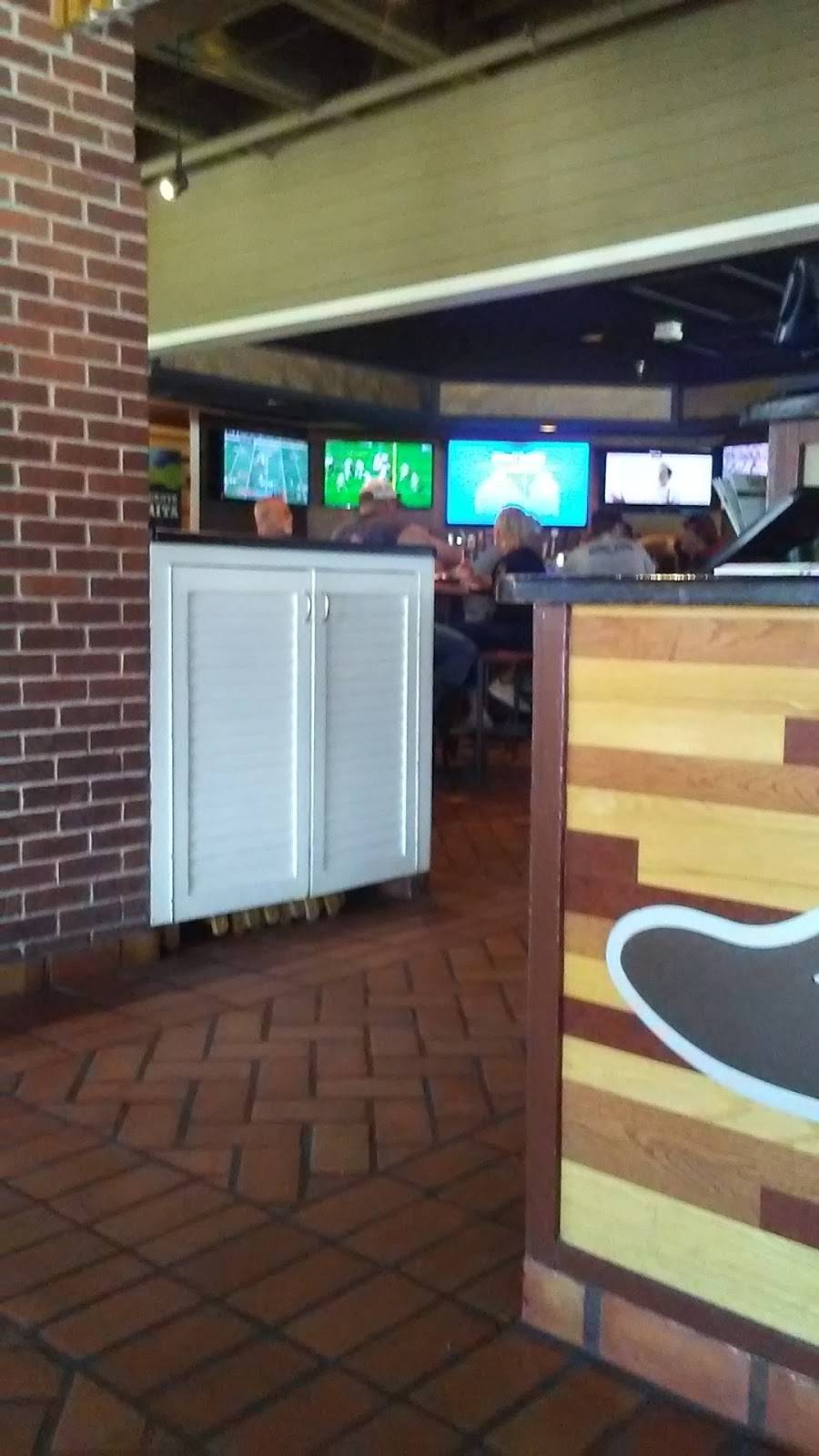 Chilis Grill & Bar | meal takeaway | 6350 North Fwy, Fort Worth, TX 76137, USA | 8172325515 OR +1 817-232-5515
