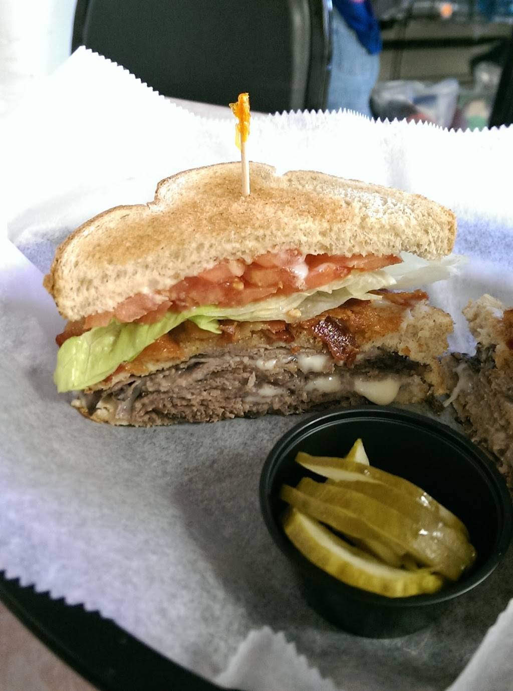 Luckys Corner Deli | restaurant | 720 W Centre St, Shenandoah, PA 17976, USA | 5704621447 OR +1 570-462-1447