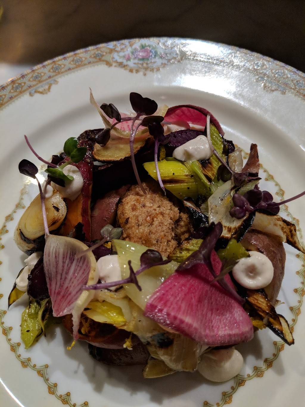 Beuchert’s Saloon | restaurant | 623 Pennsylvania Ave SE, Washington, DC 20003, USA | 2027331384 OR +1 202-733-1384