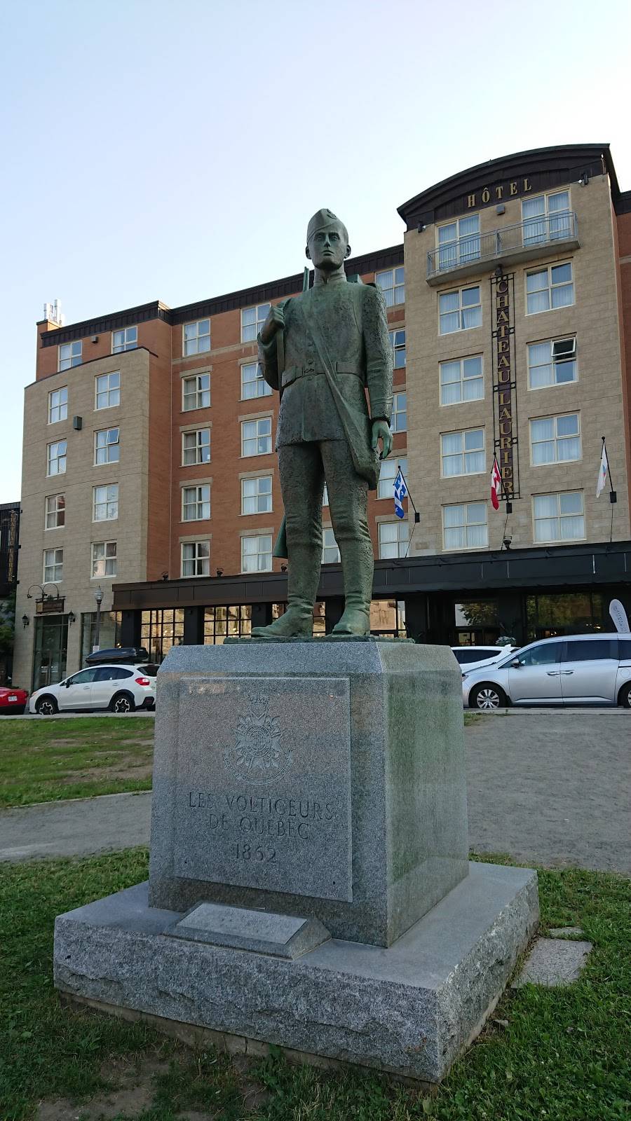 Rôtisserie St-Hubert | restaurant | 693 Grande Allée E, Québec, QC G1R 2K1, Canada | 4186531234 OR +1 418-653-1234