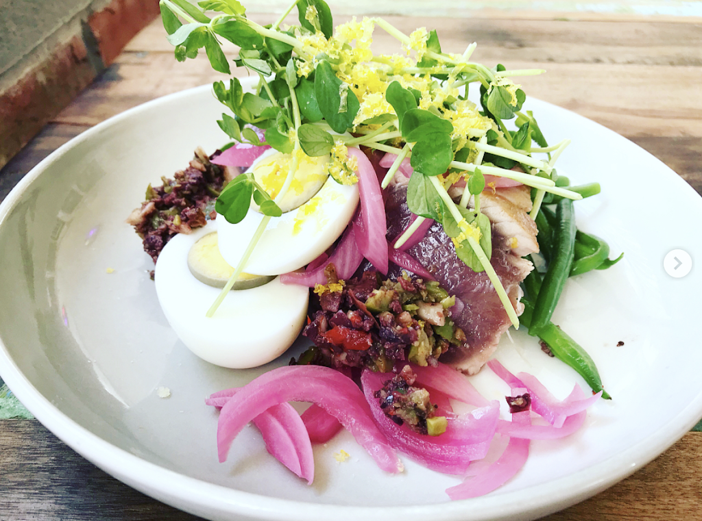 The Cardboard Box | restaurant | 6 Circuit Ave, Oak Bluffs, MA 02557, USA | 5083382621 OR +1 508-338-2621