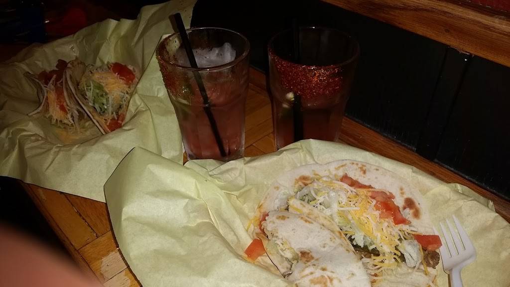 Gators Sports Bar & Grill | restaurant | 12249 Hesperia Rd, Victorville, CA 92395, USA | 7609557860 OR +1 760-955-7860