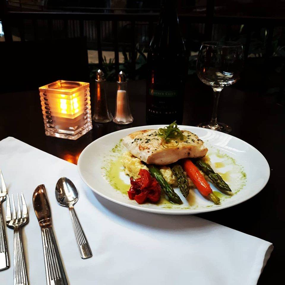 Waters Bar & Grille | restaurant | 7900 NE 82nd Ave, Portland, OR 97220, USA | 5034937761 OR +1 503-493-7761