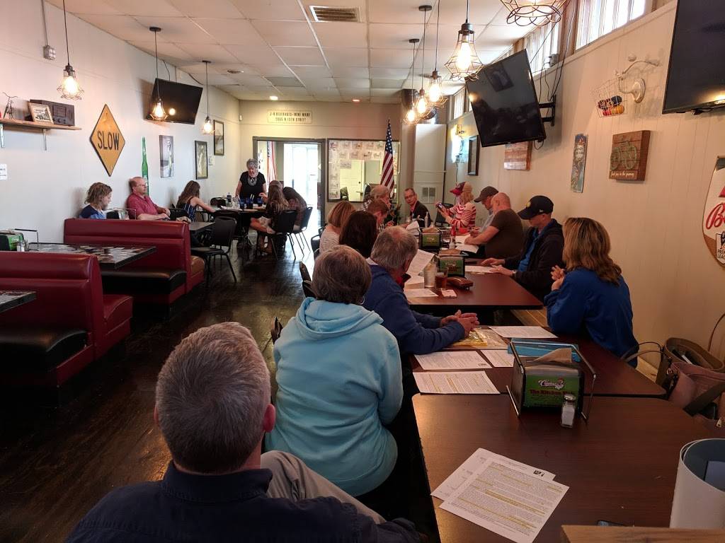 Crankys - Burgers, Birds, & Billiards | restaurant | 2155 N 13th St, Terre Haute, IN 47804, USA | 8122406107 OR +1 812-240-6107