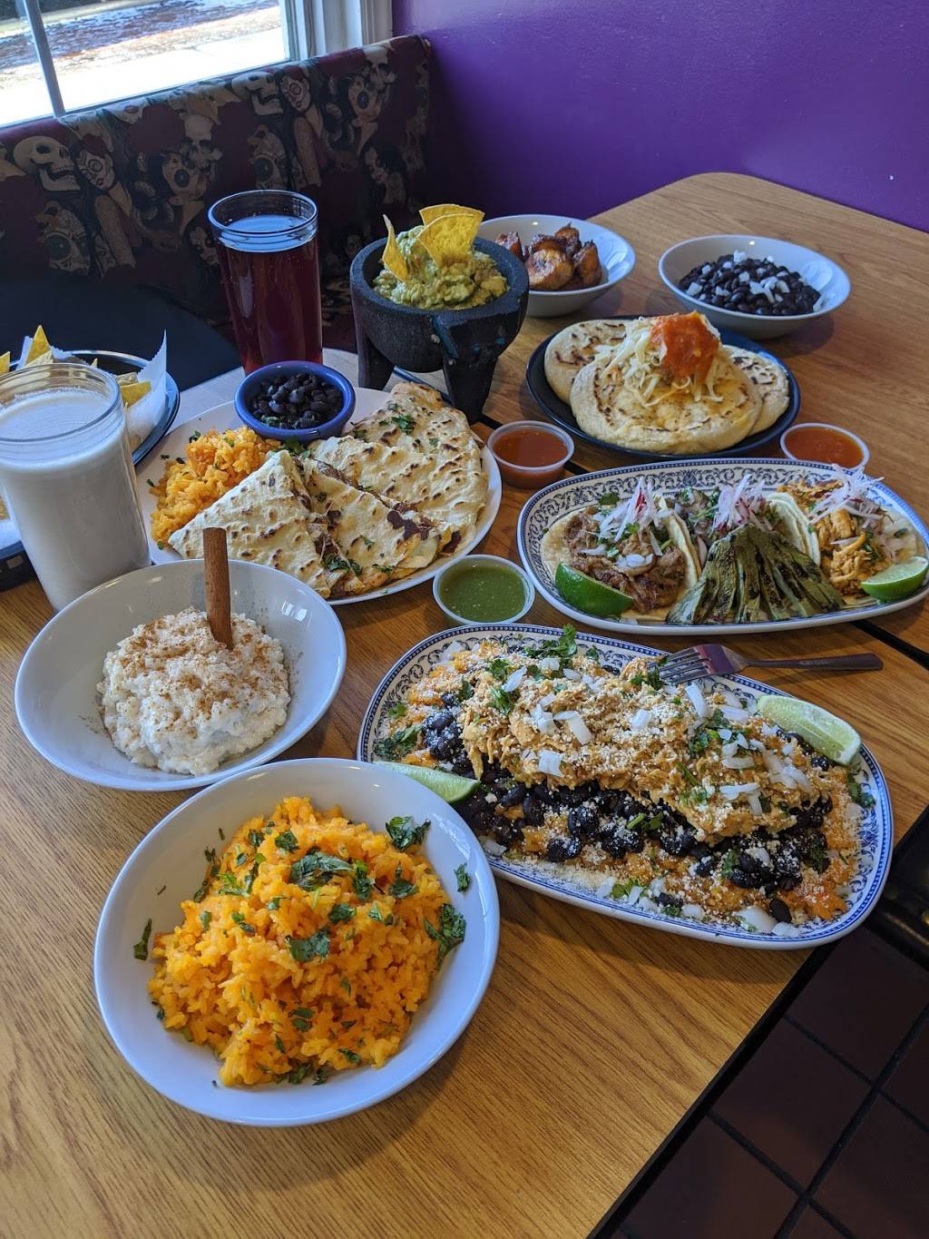 J&Ls Taco Loco | restaurant | 254 Park Ave, East Rutherford, NJ 07073, USA | 2019330059 OR +1 201-933-0059