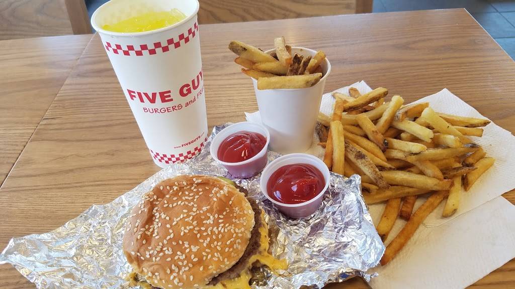 Five Guys | meal takeaway | 9330 76th St, Pleasant Prairie, WI 53158, USA | 2625645625 OR +1 262-564-5625