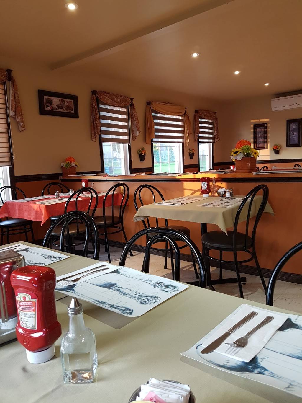 Resto au coin | restaurant | 1418 QC-309, Notre-Dame-de-la-Salette, QC J0X 2L0, Canada | 8197662656 OR +1 819-766-2656