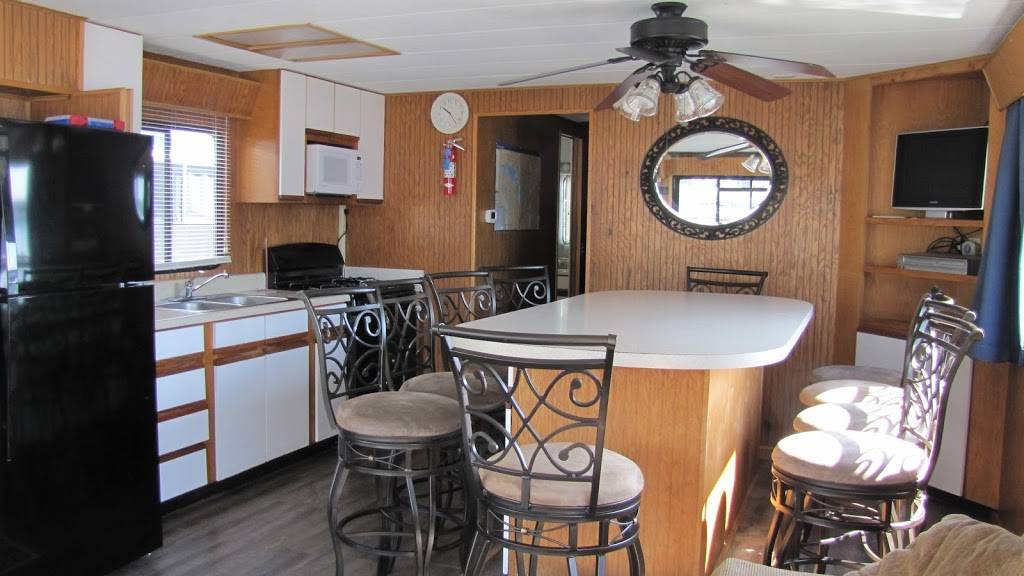 Hoosier Hills Marina | restaurant | 10306 E Lick Fork Marina, Celestine, IN 47521, USA | 8126783313 OR +1 812-678-3313