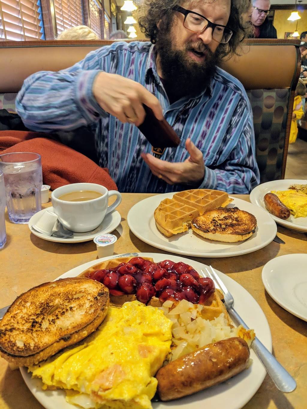 Andonios Diner | restaurant | 9244 Krewstown Rd, Philadelphia, PA 19115, USA | 2156981712 OR +1 215-698-1712