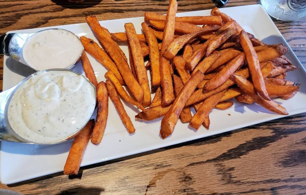 State & Main Kitchen & Bar | restaurant | 14760 Yonge St, Aurora, ON L4G 7H8, Canada | 9055037900 OR +1 905-503-7900