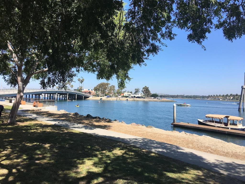 Moms Beach House Cafe | restaurant | 5839 Appian Way (E., E Sorrento Dr, Long Beach, CA 90803, USA | 5624776820 OR +1 562-477-6820