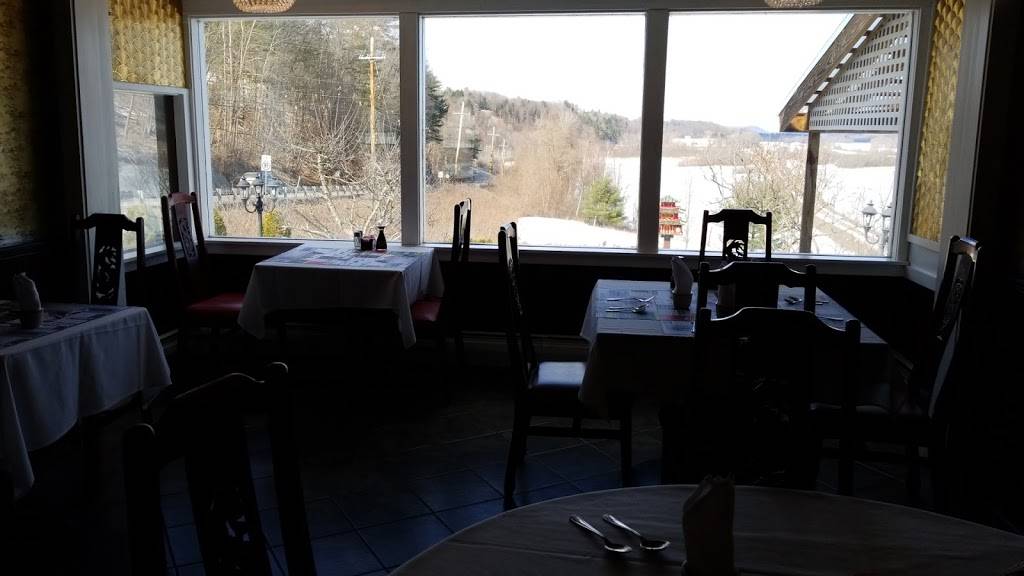Joy Wah Restaurant | restaurant | 287 Rockingham St, Bellows Falls, VT 05101, USA | 8024639761 OR +1 802-463-9761