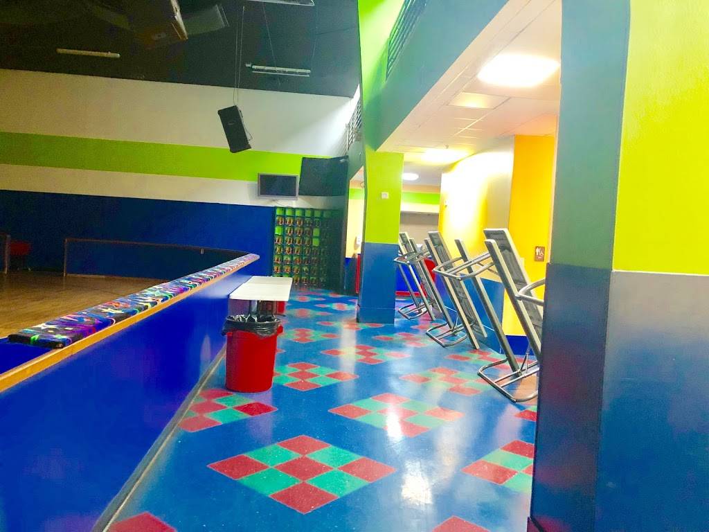 Arlington Skatium | meal takeaway | 5515 S Cooper St, Arlington, TX 76017, USA | 8177846222 OR +1 817-784-6222