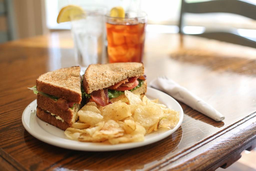 The Barn | restaurant | 1015 Sappington Rd, St. Louis, MO 63126, USA | 3149668387 OR +1 314-966-8387