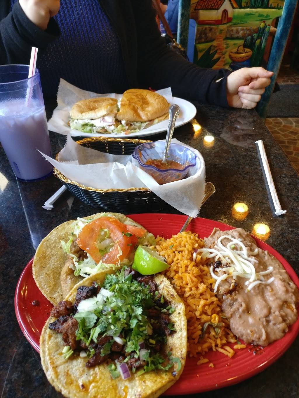 El Azteca | restaurant | 5011 W Fullerton Ave, Chicago, IL 60639, USA | 7732375638 OR +1 773-237-5638
