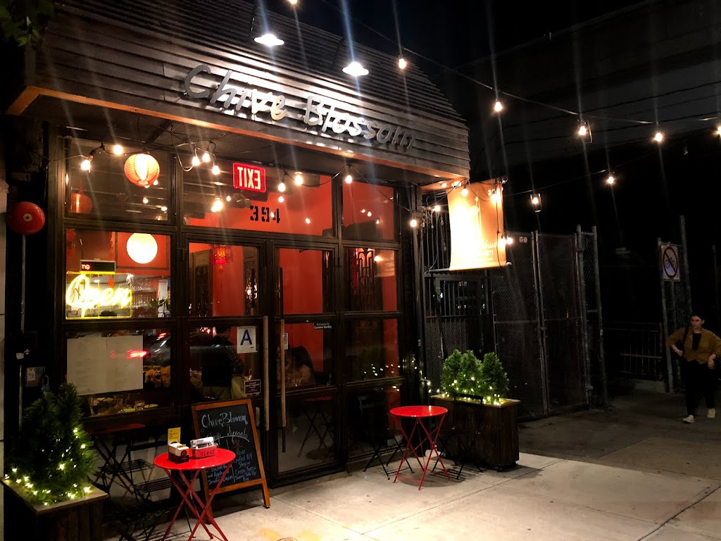 Chive Blossom | restaurant | 394 Bedford Ave, Brooklyn, NY 11249, USA | 7185763571 OR +1 718-576-3571
