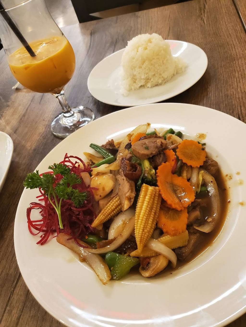 Singha Thai | restaurant | 4123 W Town and Country Rd, Kettering, OH 45429, USA | 9378137805 OR +1 937-813-7805