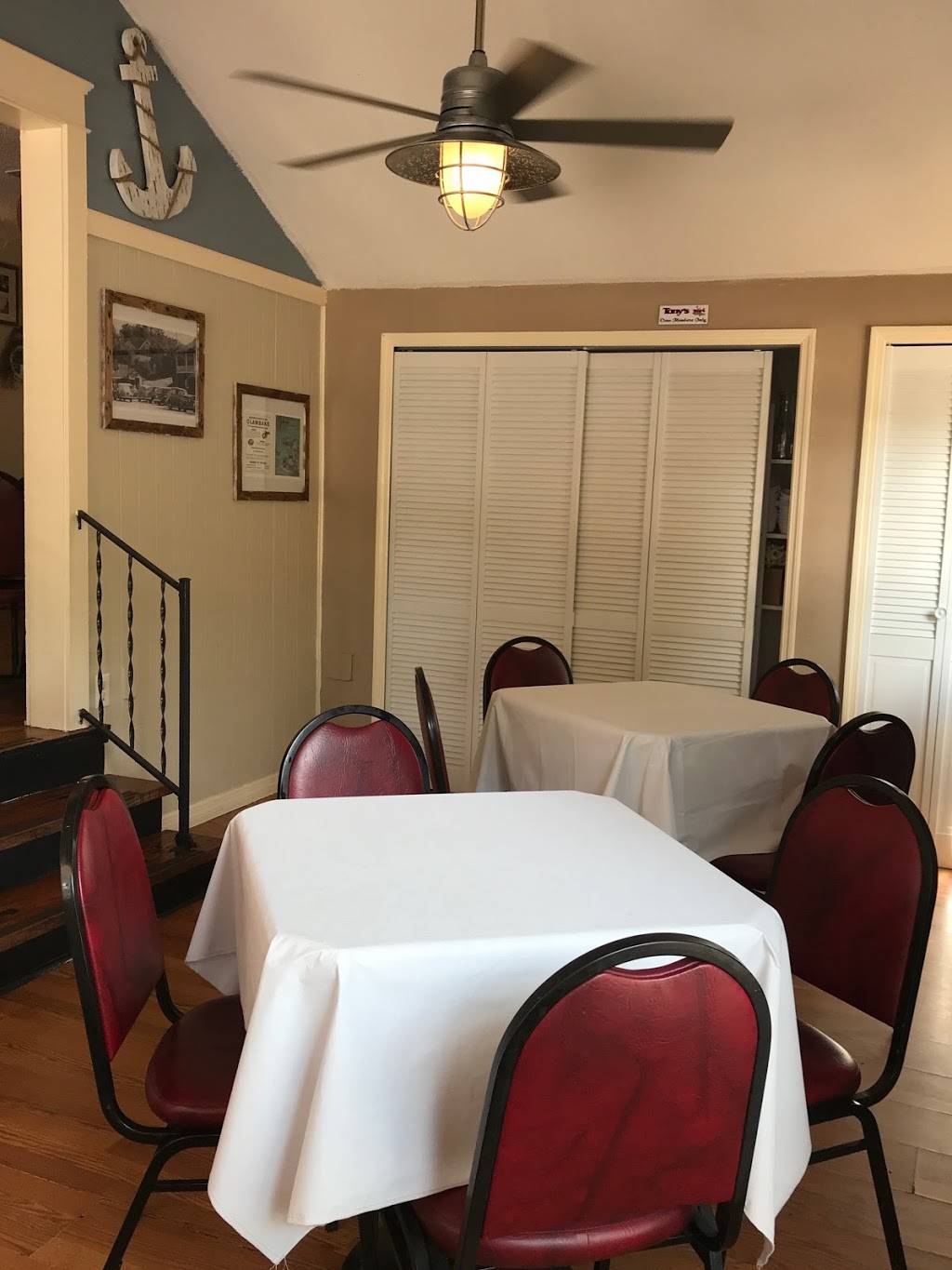 Tonys Clam Chowder Seafood Restaurant | restaurant | 622 N Donnelly St, Mt Dora, FL 32757, USA | 3527292834 OR +1 352-729-2834