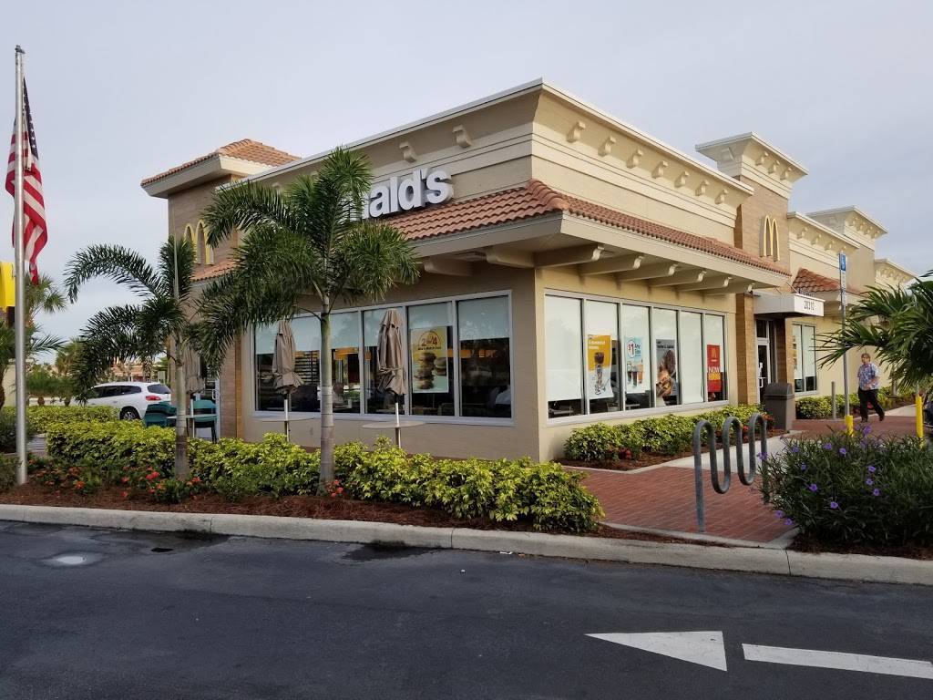 Shoppes of Grande Oak | shopping mall | 20301 20321 Grande Oak Shoppes Dr, Estero, FL 33928, USA | 8136644800 OR +1 813-664-4800