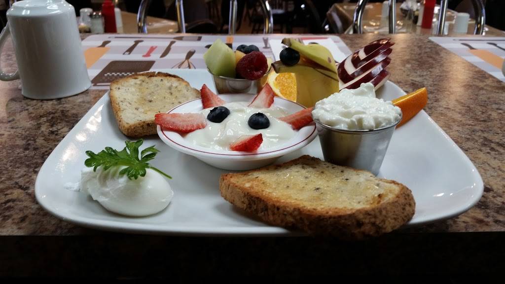 Resto Club Fruité | restaurant | 2569 Chemin des Écossais, Sherbrooke, QC J1C 0J5, Canada | 8195654147 OR +1 819-565-4147