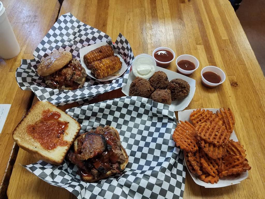 Big Woodys BBQ | restaurant | 1821 Zumbehl Rd, St Charles, MO 63303, USA | 6367244227 OR +1 636-724-4227