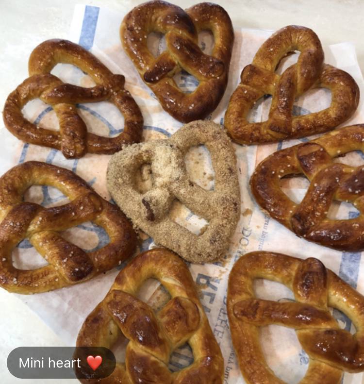 Auntie Annes | bakery | 13000 Folsom Blvd Suite 808, Folsom, CA 95630, USA | 9167908139 OR +1 916-790-8139