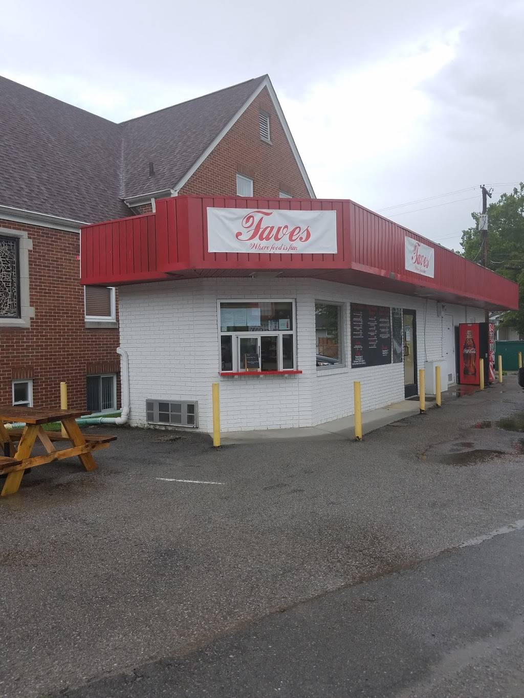 Faves | restaurant | 900-998 Park Ave NW, Norton, VA 24273, USA | 2766797777 OR +1 276-679-7777