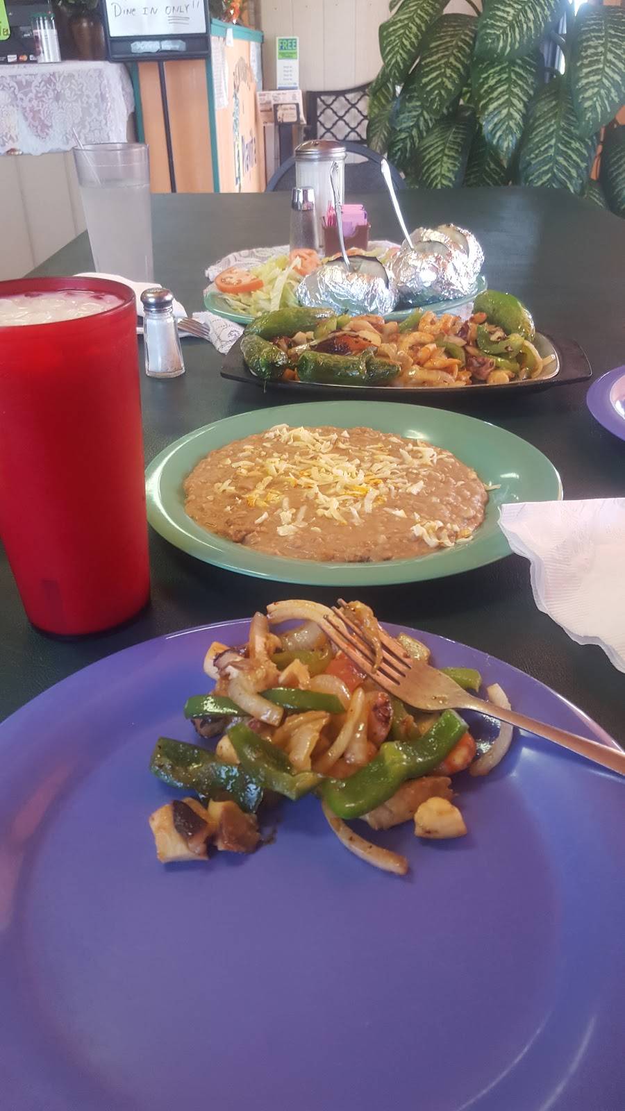 La Playita | restaurant | 9865 Dyer St, El Paso, TX 79924, USA | 9157573742 OR +1 915-757-3742