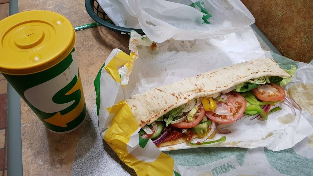 Subway | meal takeaway | 1767 St Laurent Blvd, Ottawa, ON K1G 3V4, Canada | 6132477770 OR +1 613-247-7770