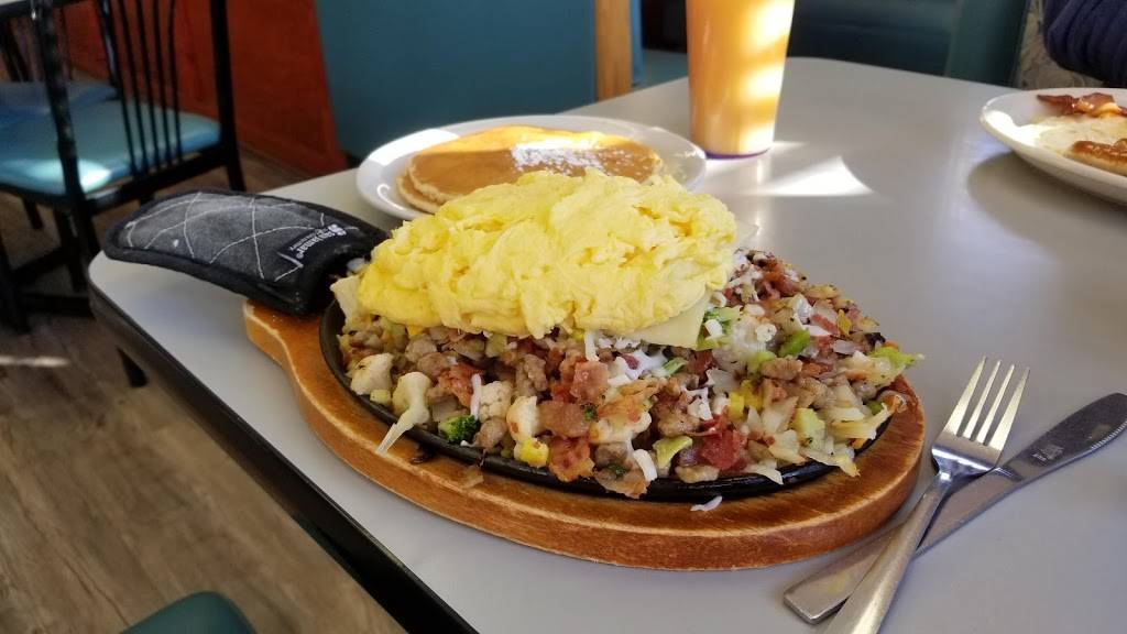 Apple Valley Pancake House | restaurant | 500 E Wisconsin Ave, Appleton, WI 54911, USA | 9202213661 OR +1 920-221-3661