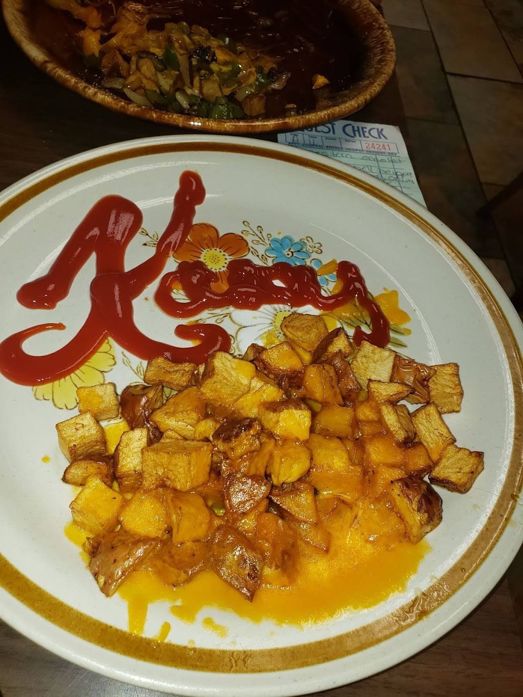 Tinas Home Cookin | restaurant | 136 East St N, Talladega, AL 35160, USA | 2567610392 OR +1 256-761-0392