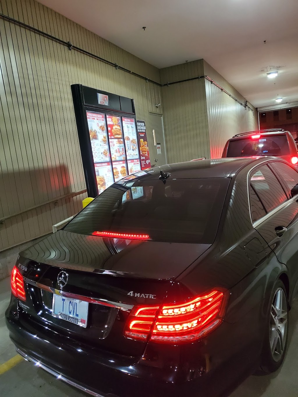 KFC | restaurant | 231 N Tucker Blvd, St. Louis, MO 63103, USA | 3145309527 OR +1 314-530-9527