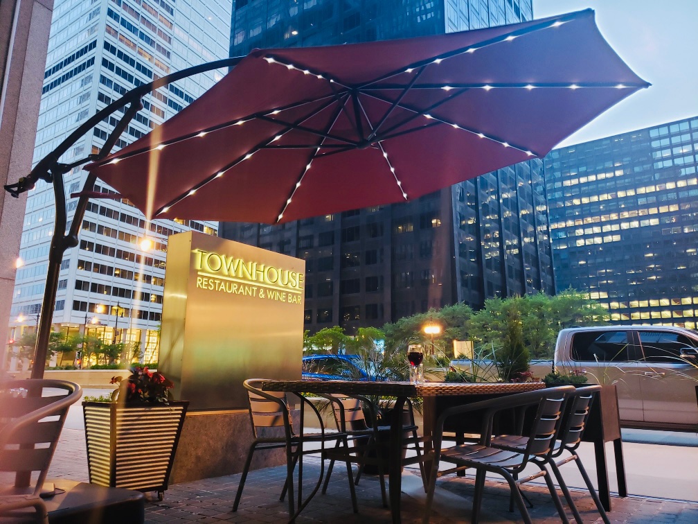 Townhouse Restaurant & Wine Bar | restaurant | 111 S Wacker Dr, Chicago, IL 60606, USA | 3127263676 OR +1 312-726-3676